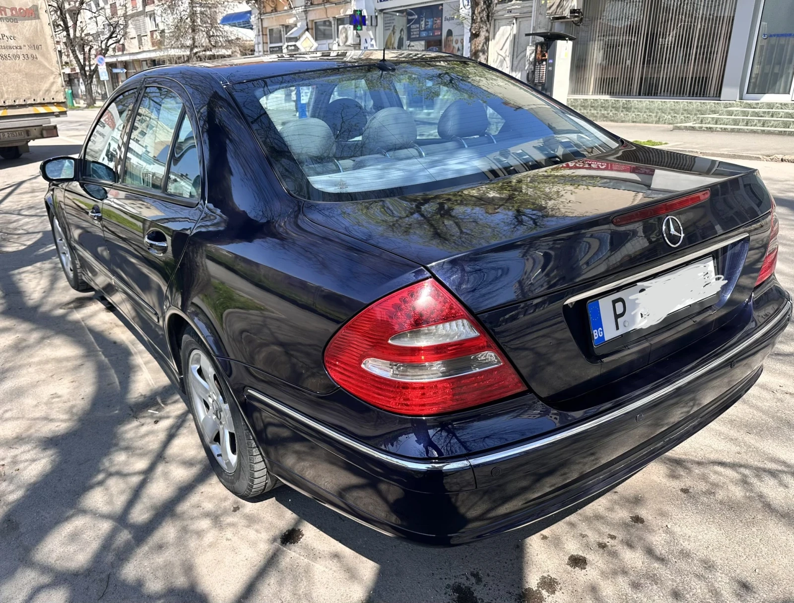Mercedes-Benz E 270 2.7 CDI, снимка 3 - Автомобили и джипове - 54098182