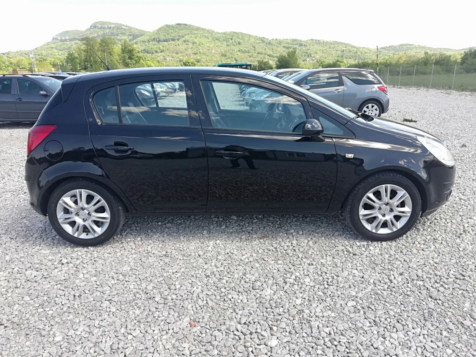 Opel Corsa 1.3 m-jet klima, снимка 7 - Автомобили и джипове - 54424124