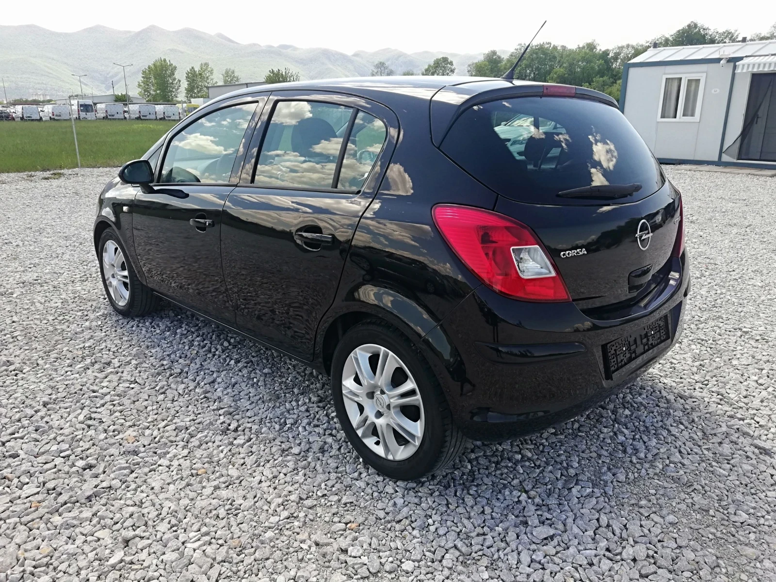 Opel Corsa 1.3 m-jet klima, снимка 4 - Автомобили и джипове - 54424124