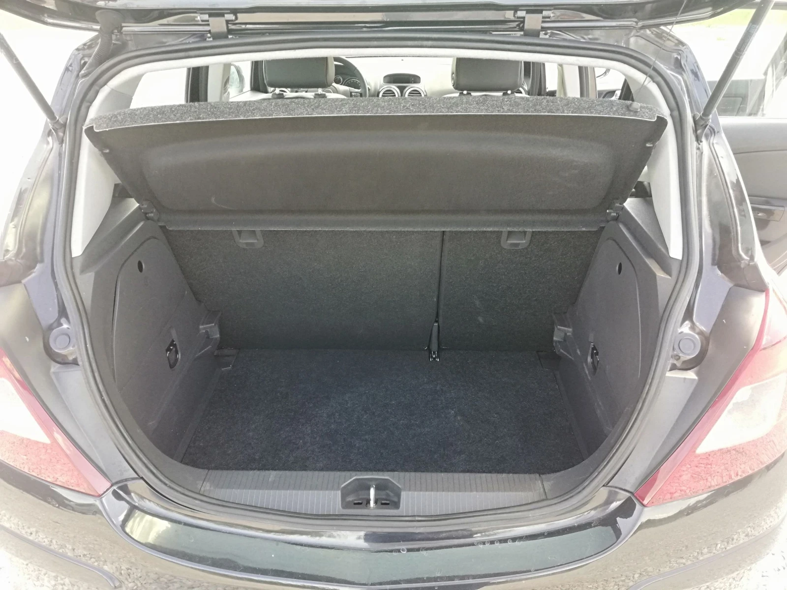 Opel Corsa 1.3 m-jet klima, снимка 11 - Автомобили и джипове - 54424124