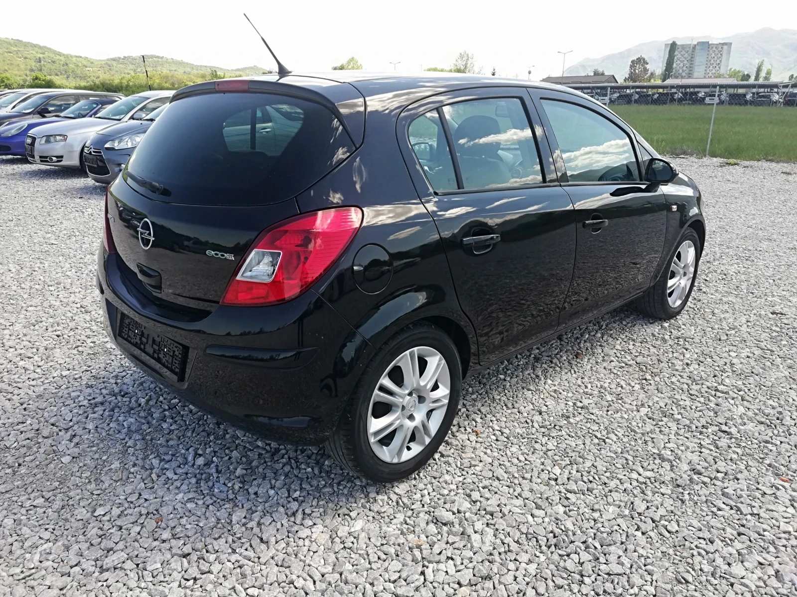Opel Corsa 1.3 m-jet klima, снимка 6 - Автомобили и джипове - 54424124