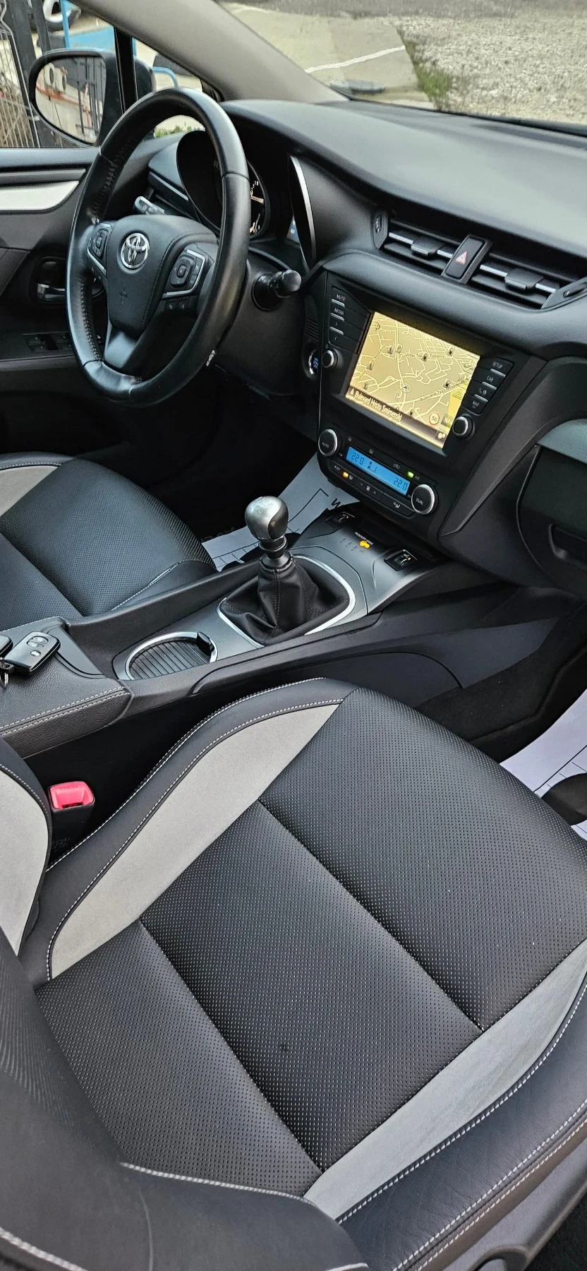 Toyota Avensis 1.8 benzin , Edition S , фул екстри, снимка 13 - Автомобили и джипове - 54610337