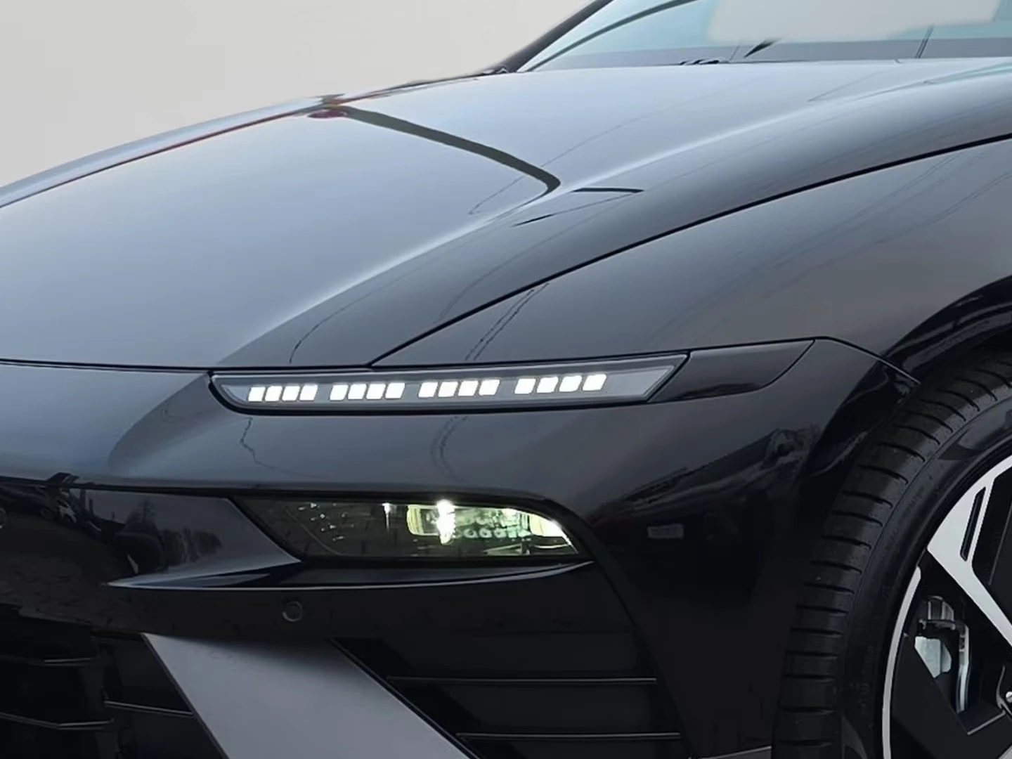 Hyundai Ioniq 6 FACELIFT 84kWh N-LINE 4WD MATRIX-LED, снимка 5 - Автомобили и джипове - 54839049