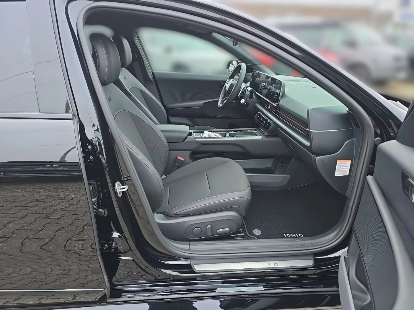 Hyundai Ioniq 6 FACELIFT 84kWh N-LINE 4WD MATRIX-LED, снимка 11 - Автомобили и джипове - 54839049