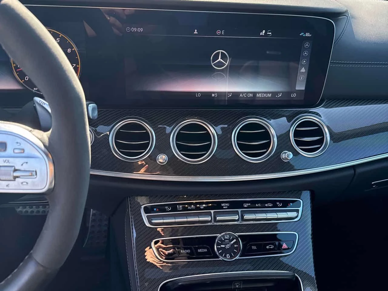 Mercedes-Benz E 63 AMG S | DISTRONIC | 360 | BURMESTER | ОБДУХВАНЕ | HUD, снимка 9 - Автомобили и джипове - 54895130