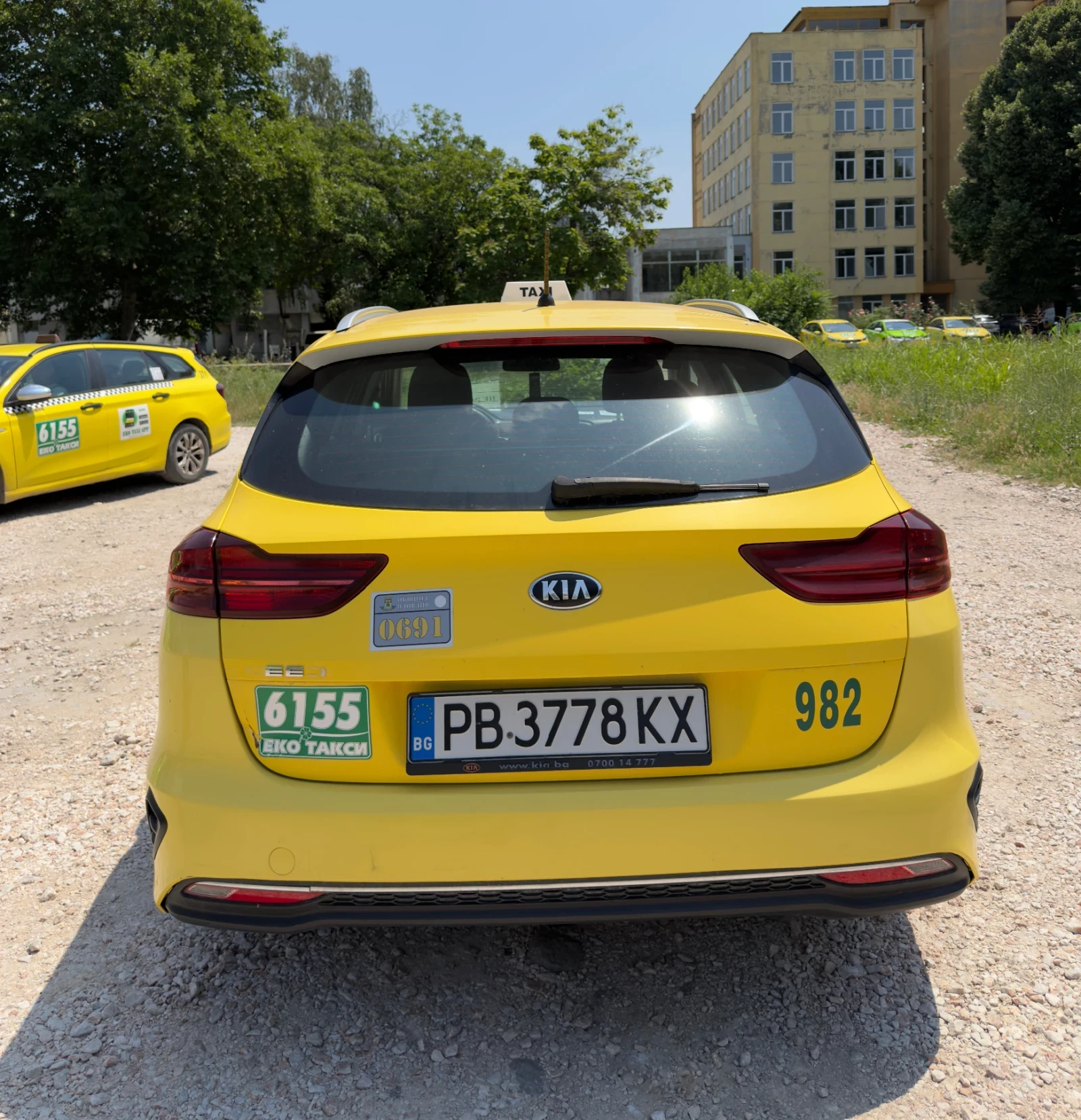 Kia Ceed 1.4, снимка 2 - Автомобили и джипове - 54996824