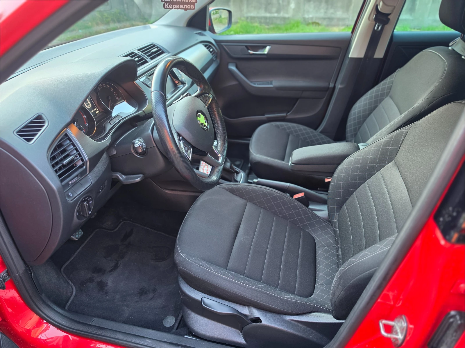 Skoda Fabia, снимка 9 - Автомобили и джипове - 55532658