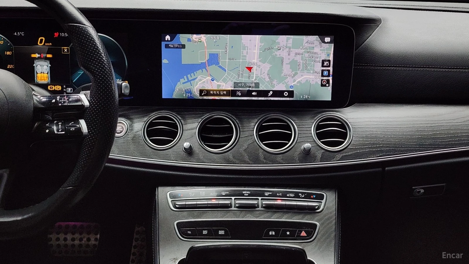 Mercedes-Benz E 350 4MATIC/AMG-LINE/FULL-ASSISTS/BURMESTER/SUNROOF, снимка 9 - Автомобили и джипове - 55614744