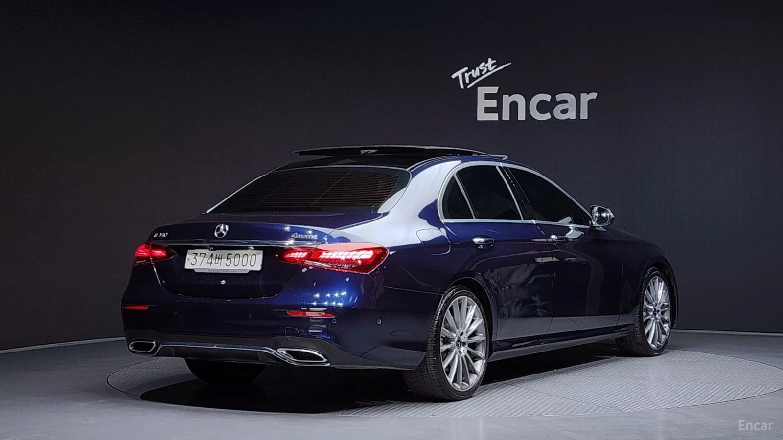 Mercedes-Benz E 350 4MATIC/AMG-LINE/FULL-ASSISTS/BURMESTER/SUNROOF, снимка 3 - Автомобили и джипове - 55614744