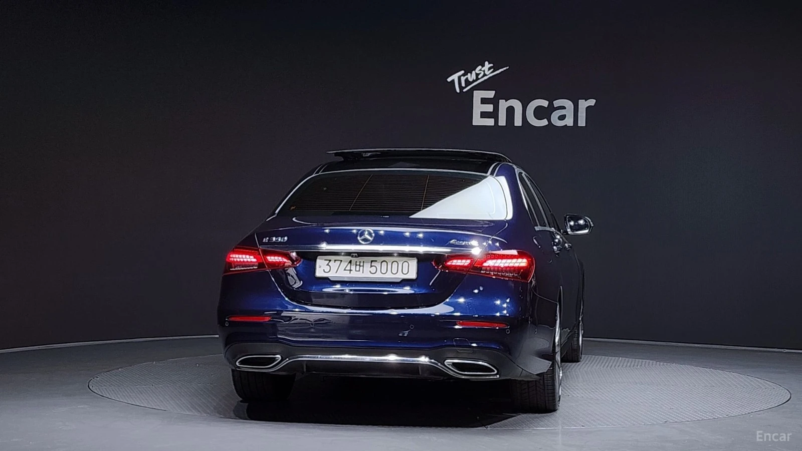 Mercedes-Benz E 350 4MATIC/AMG-LINE/FULL-ASSISTS/BURMESTER/SUNROOF, снимка 4 - Автомобили и джипове - 55614744