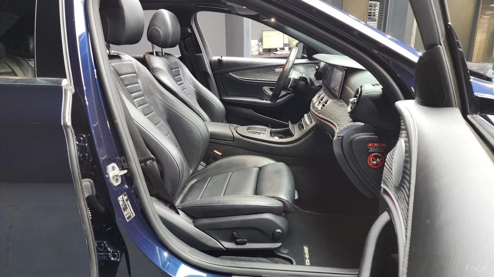Mercedes-Benz E 350 4MATIC/AMG-LINE/FULL-ASSISTS/BURMESTER/SUNROOF, снимка 13 - Автомобили и джипове - 55614744