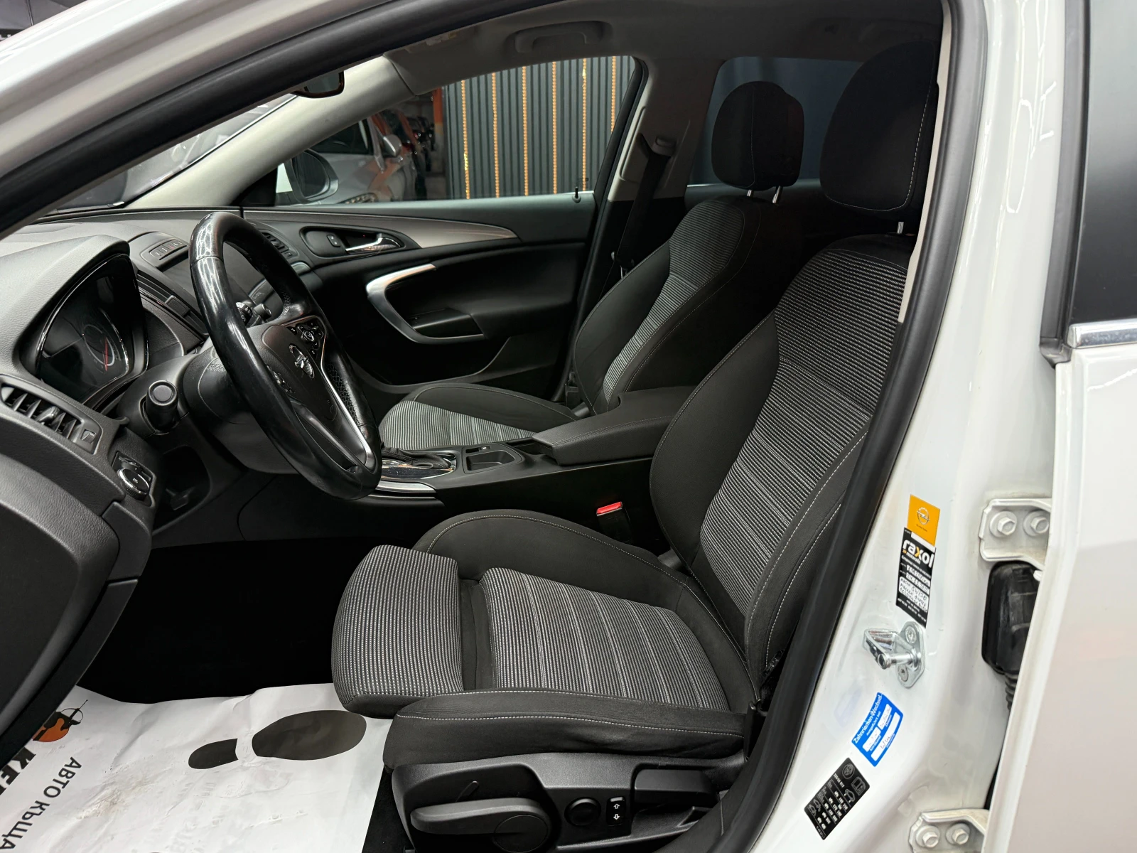 Opel Insignia 2.0d 170 к.с., снимка 7 - Автомобили и джипове - 55752011