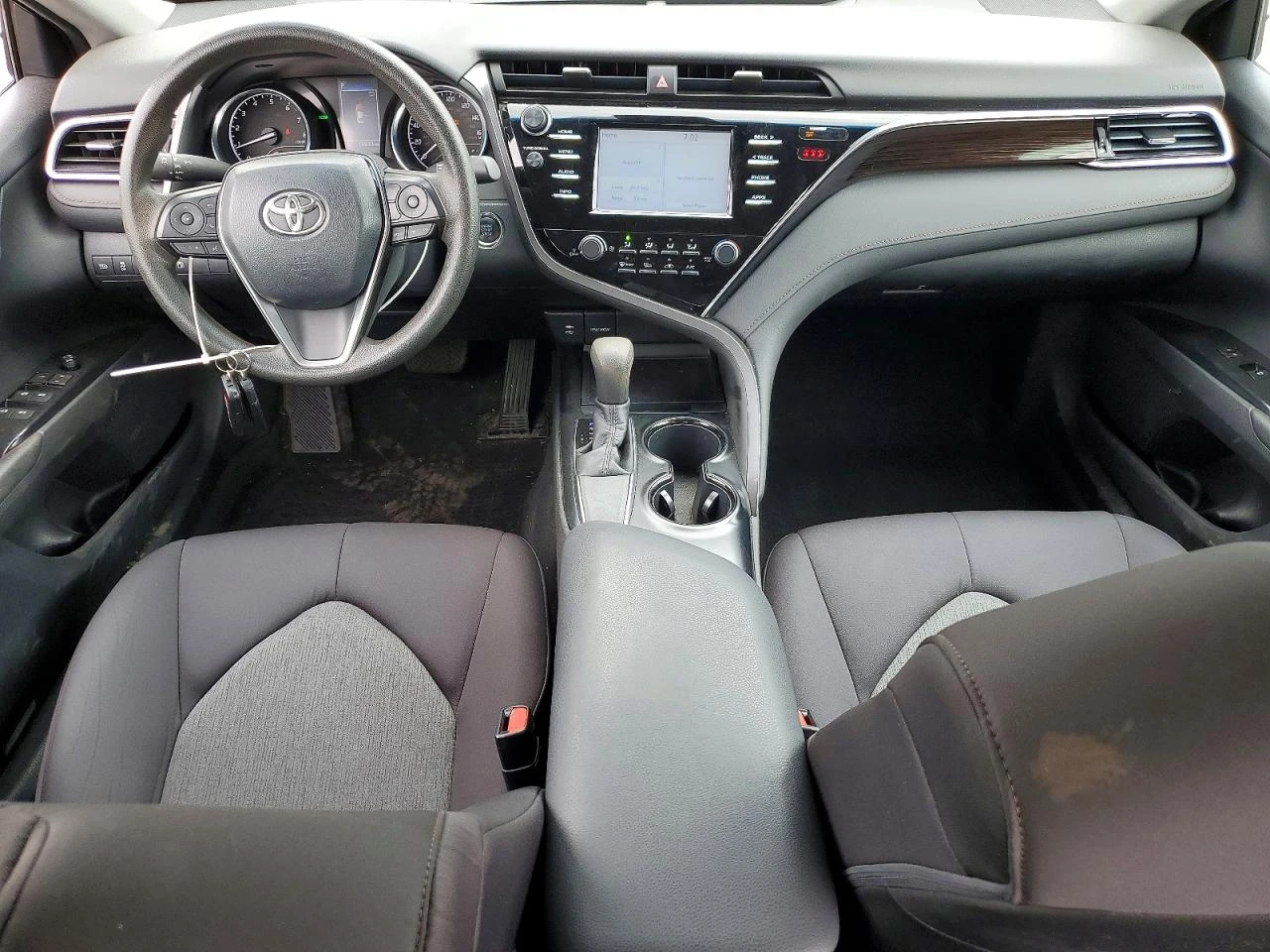 Toyota Camry 2.5l Le, снимка 8 - Автомобили и джипове - 56151170