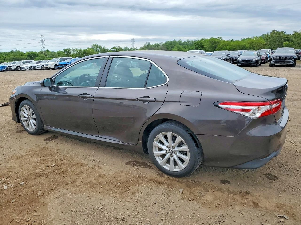 Toyota Camry 2.5l Le, снимка 2 - Автомобили и джипове - 56151170