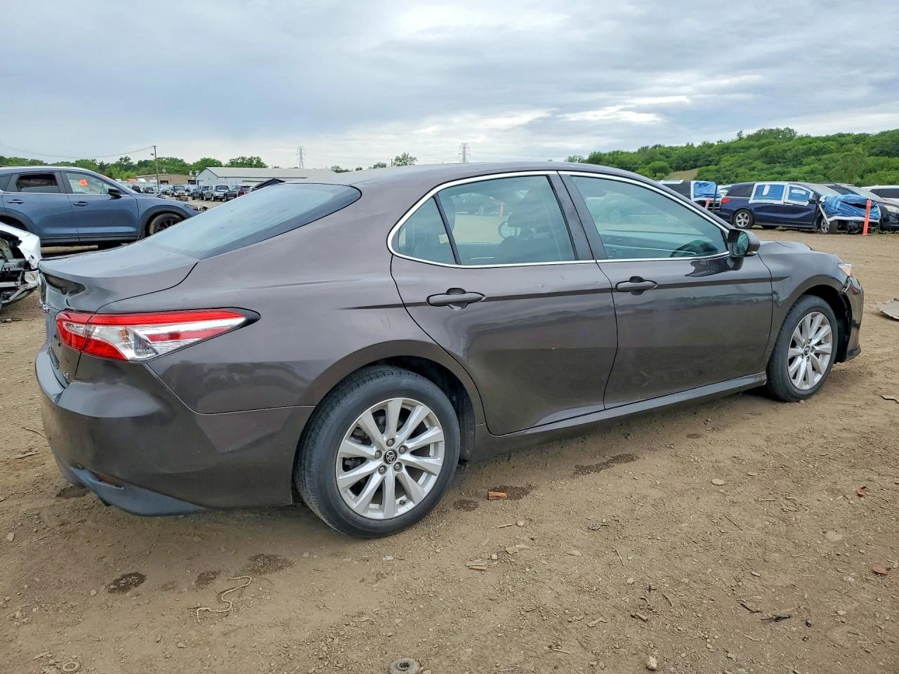 Toyota Camry 2.5l Le, снимка 3 - Автомобили и джипове - 56151170