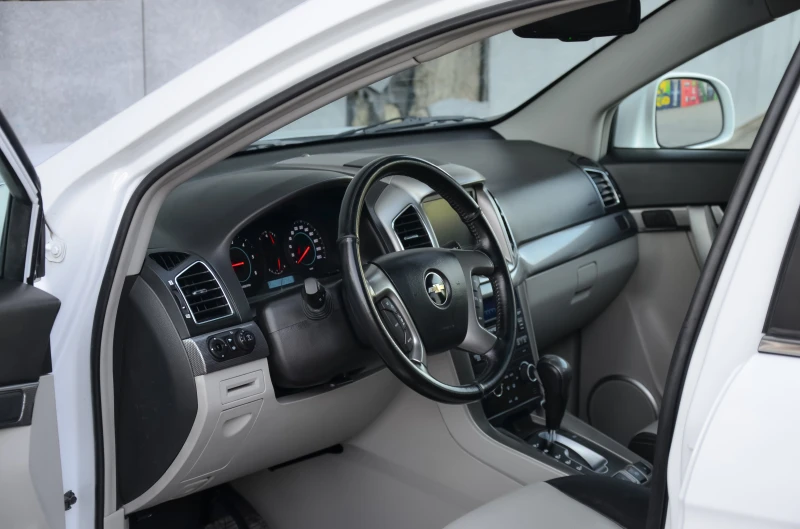Chevrolet Captiva 2.2 DTI, снимка 7 - Автомобили и джипове - 51594093