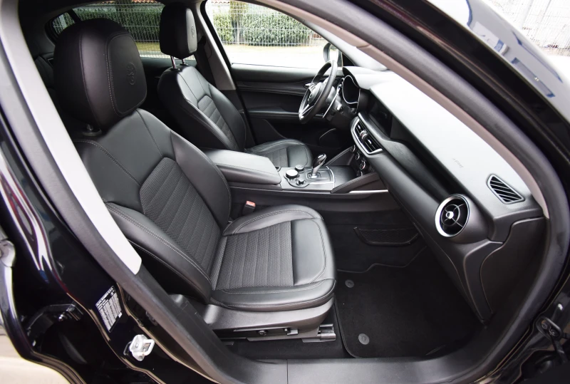 Alfa Romeo Stelvio Sport Q4 210кс , снимка 12 - Автомобили и джипове - 53178930
