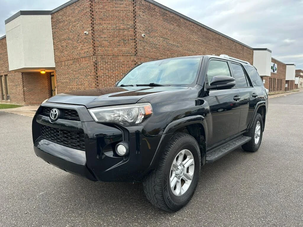 Toyota 4runner SR5 Premium* КАМЕРА* КОЖА* ПАНОРАМА*  - изображение 2