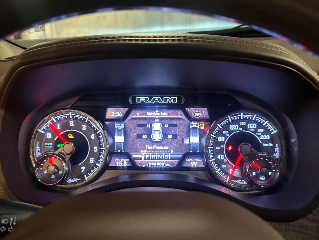 Dodge RAM 1500 Laramie Longhorn * Hemi 5.7 * Въздушно окачване  - изображение 8