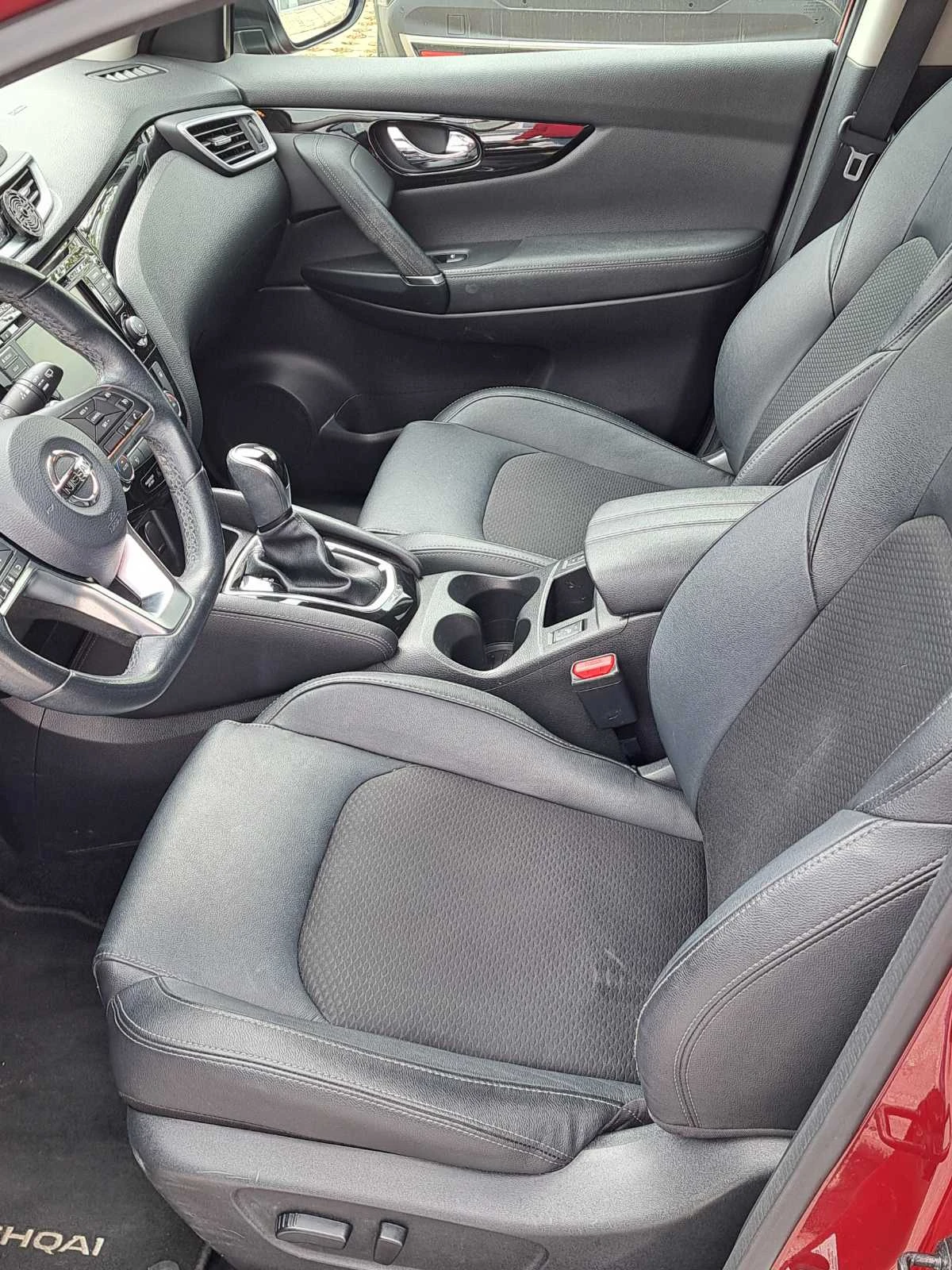 Nissan Qashqai 1.3, снимка 13 - Автомобили и джипове - 54270322