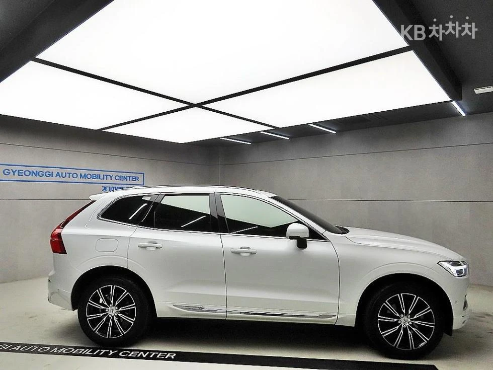 Volvo XC60 D4 Inscription, снимка 2 - Автомобили и джипове - 54789198