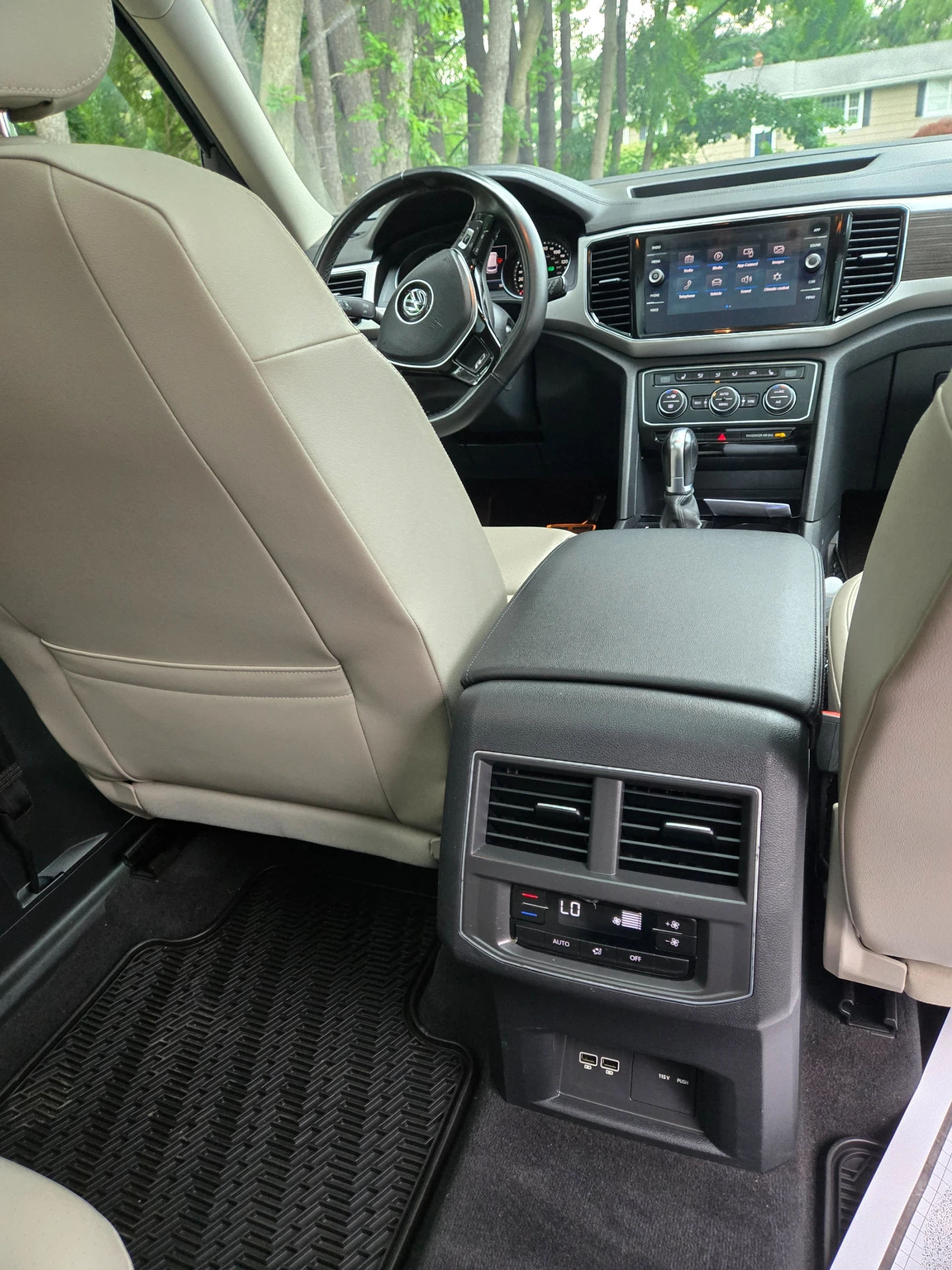 VW Atlas R- Line 3.6 V6 4x4 !!! Всички екстри за модела !!!, снимка 15 - Автомобили и джипове - 55606408