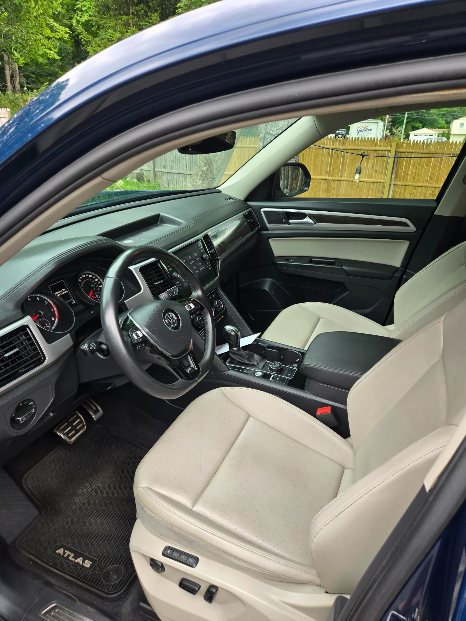 VW Atlas R- Line 3.6 V6 4x4 !!! Всички екстри за модела !!!, снимка 9 - Автомобили и джипове - 55606408