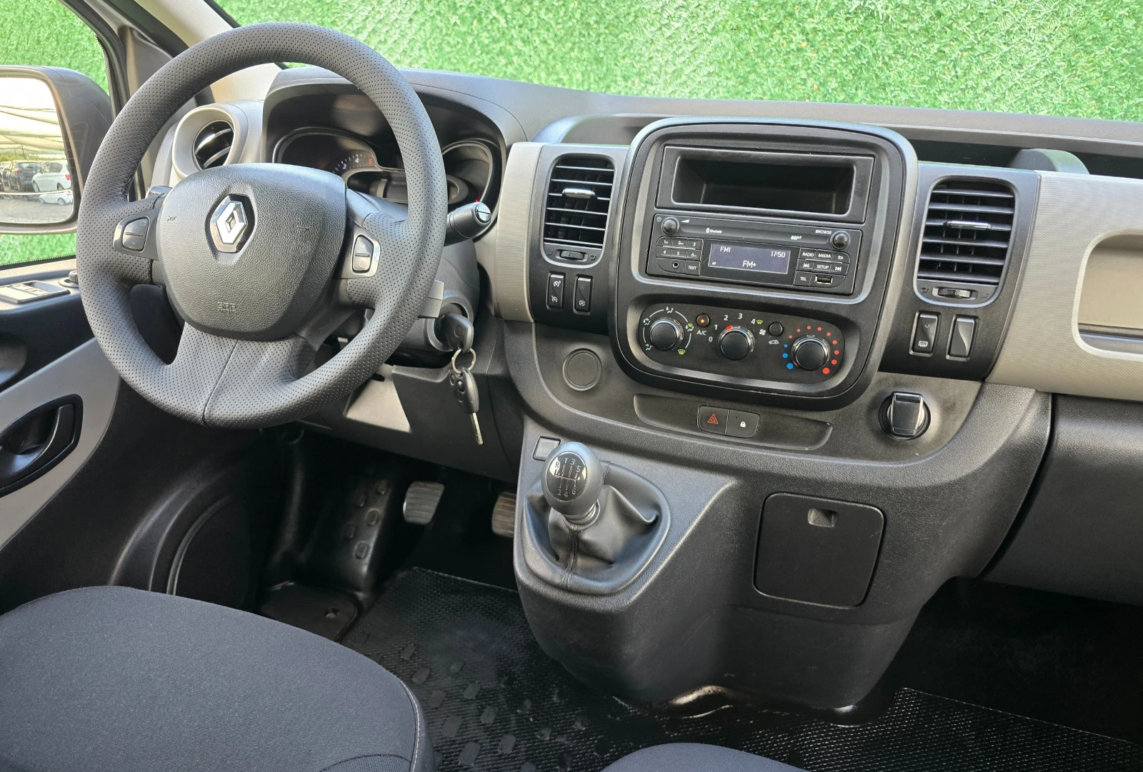 Renault Trafic ТОВАРОПЪТНИЧЕСКИ* 1.6dci* 125кс* 6-места, снимка 13 - Бусове и автобуси - 55133020