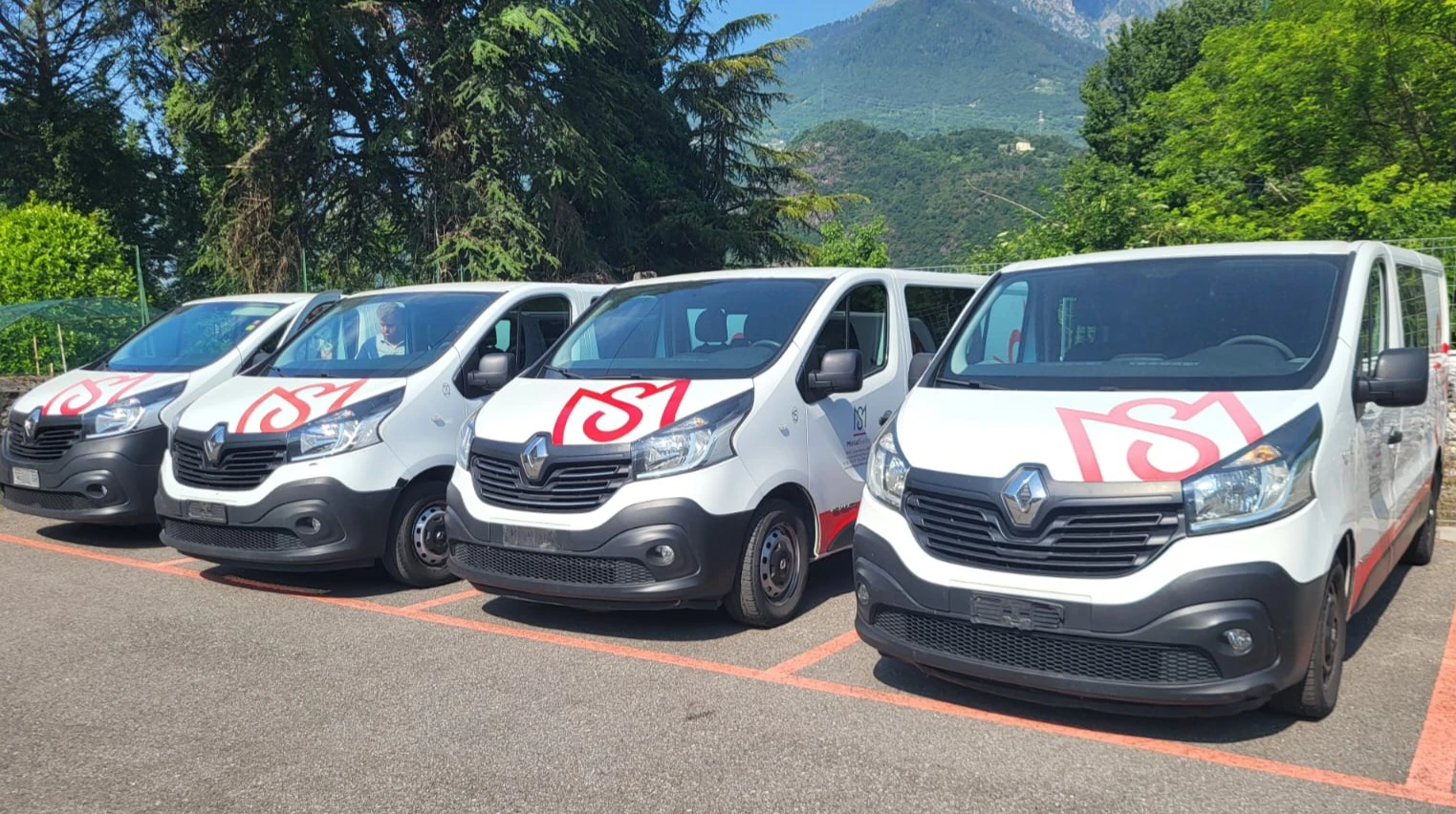 Renault Trafic ТОВАРОПЪТНИЧЕСКИ* 1.6dci* 125кс* 6-места, снимка 17 - Бусове и автобуси - 55133020