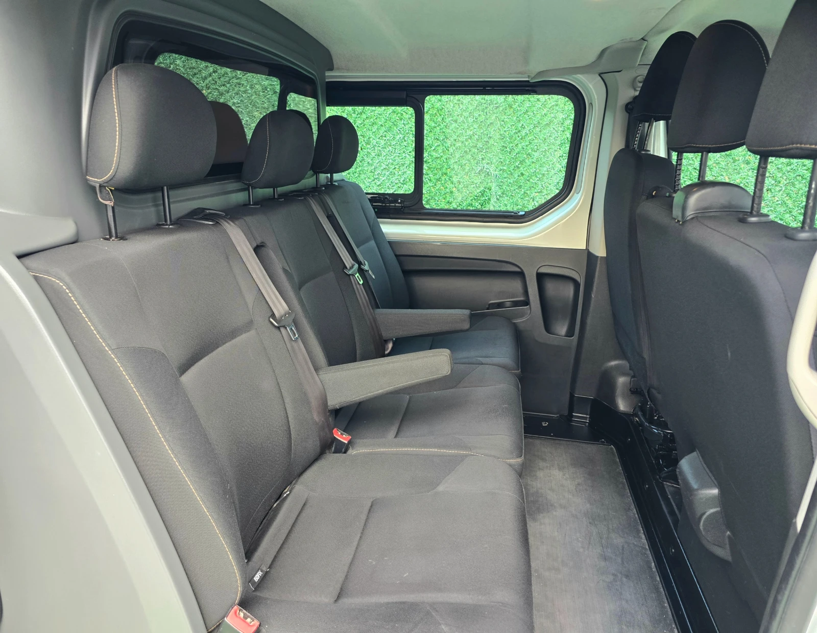 Renault Trafic ТОВАРОПЪТНИЧЕСКИ* 1.6dci* 125кс* 6-места, снимка 9 - Бусове и автобуси - 55133020