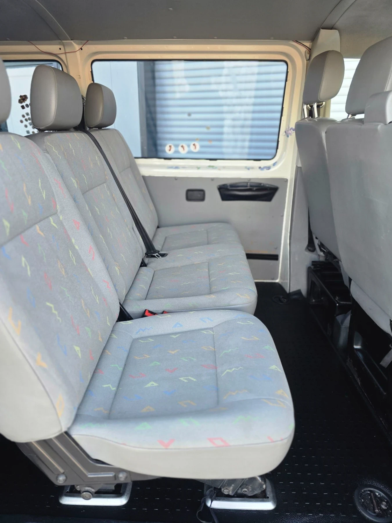 VW T5 9 Местен 1.9 TDI, снимка 10 - Бусове и автобуси - 56119378