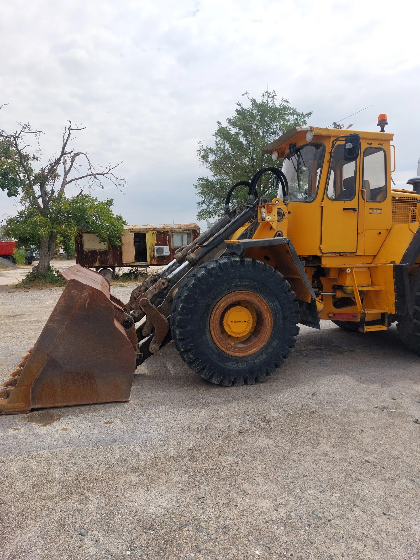 Челен товарач Volvo L120 - изображение 2