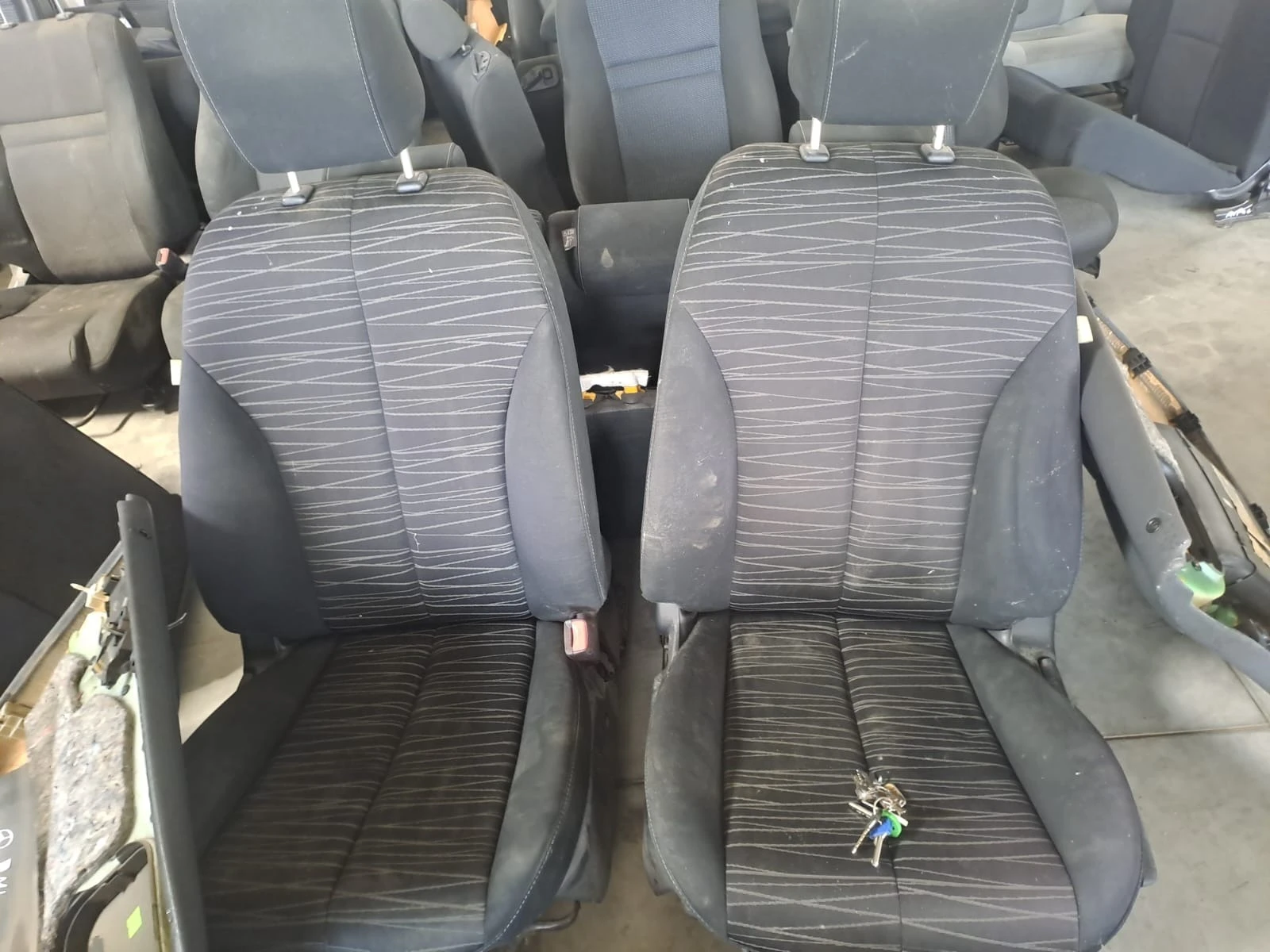 4.  Mazda 2 | Mobile.bg   1