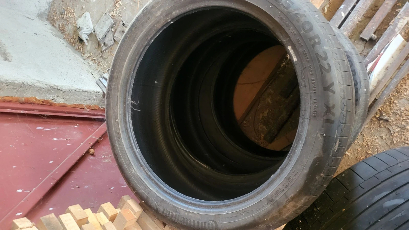 Гуми Летни 285/40R22, снимка 2 - Гуми и джанти - 53785981