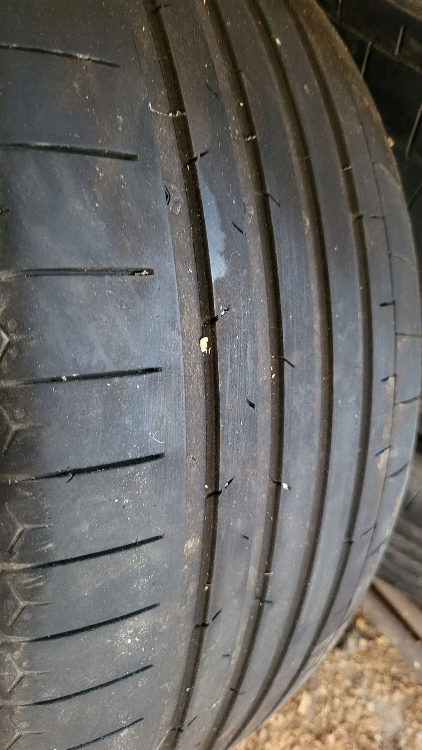 Гуми Летни 285/40R22, снимка 3 - Гуми и джанти - 53785981