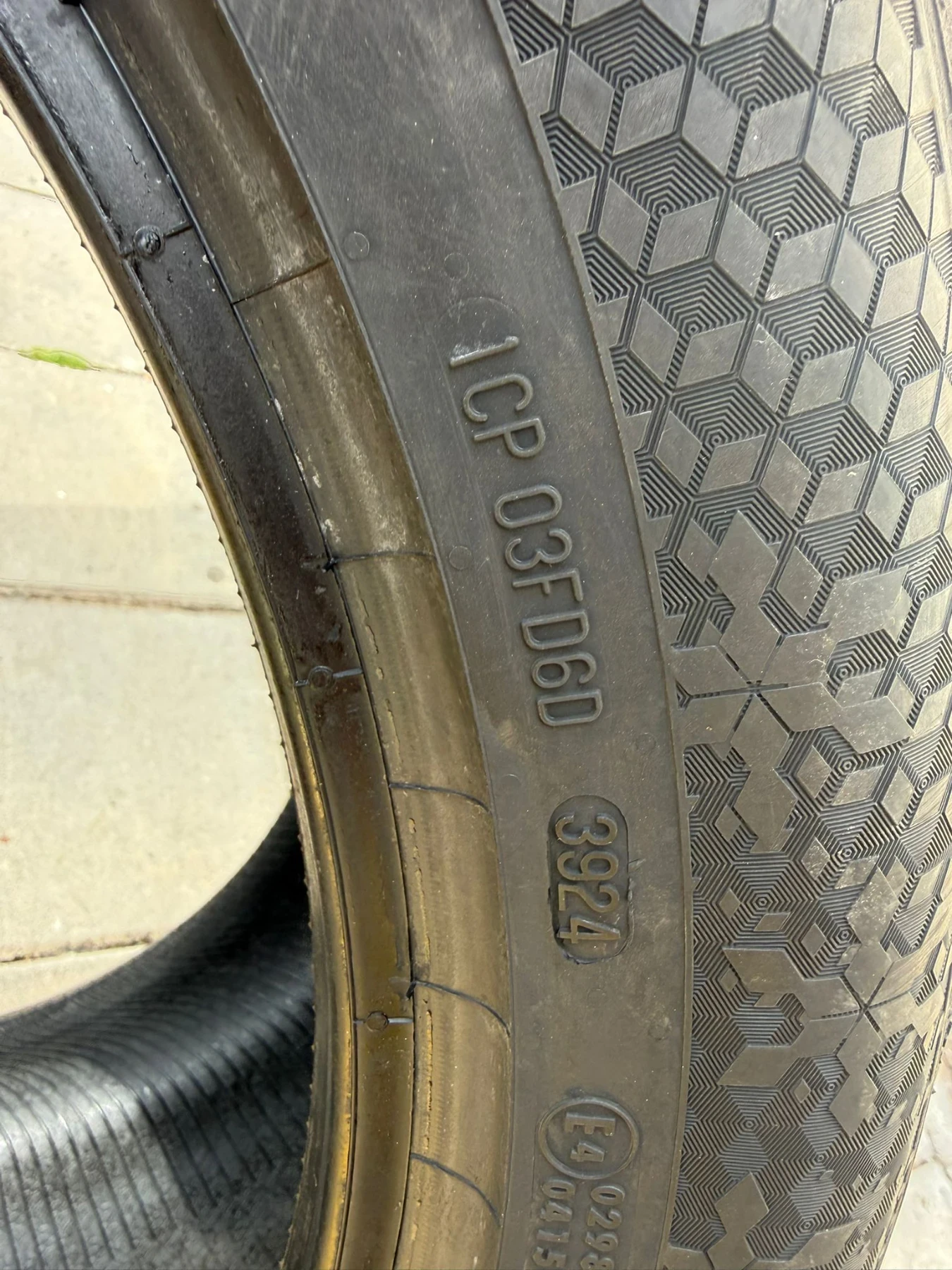 Гуми Зимни 315/40R21, снимка 3 - Гуми и джанти - 54073679