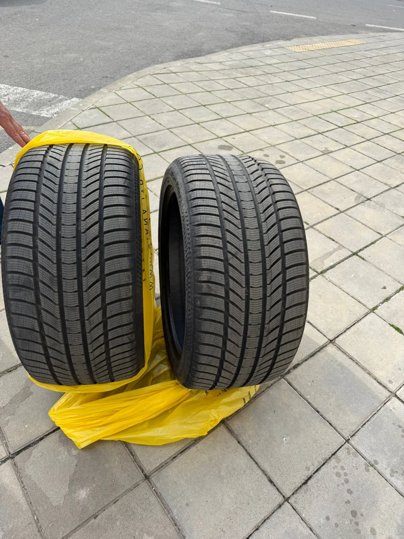 Гуми Зимни 315/40R21, снимка 9 - Гуми и джанти - 54073679