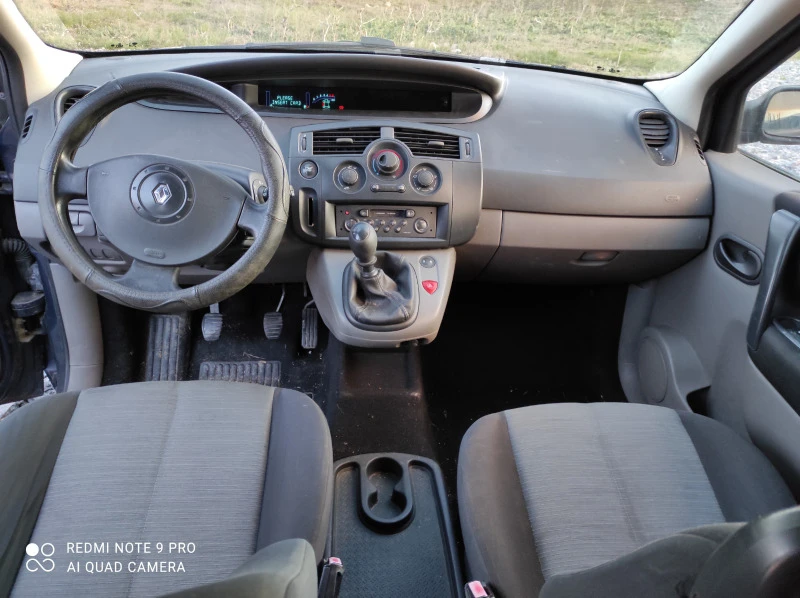 Renault Scenic 1.9 DCI/Климатик , снимка 9 - Автомобили и джипове - 40089029