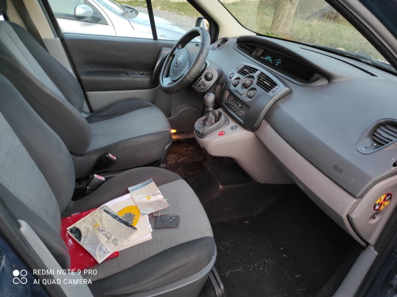 Renault Scenic 1.9 DCI/Климатик , снимка 11 - Автомобили и джипове - 40089029