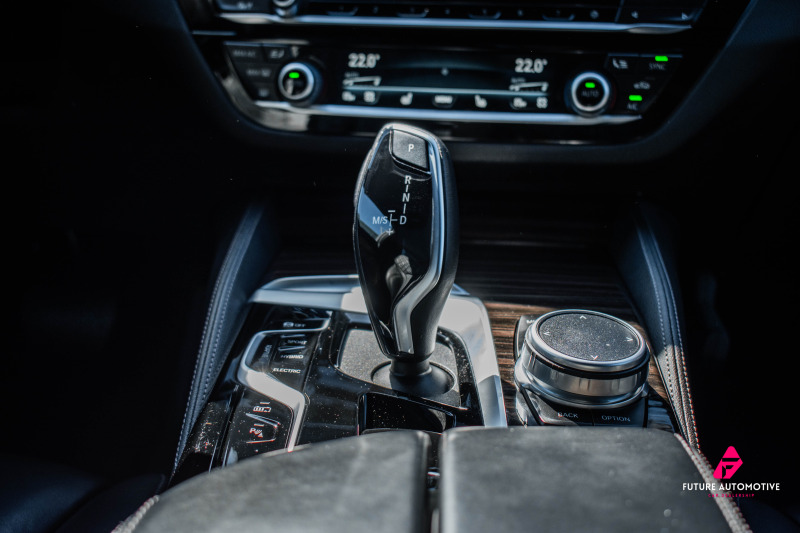 BMW 530E Luxury Line Plug-in Hybrid, снимка 11 - Автомобили и джипове - 45609693
