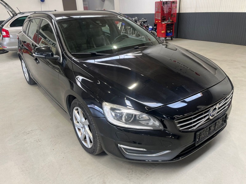 Volvo V60 2.0 D4 180 Momentum, снимка 1 - Автомобили и джипове - 46159558