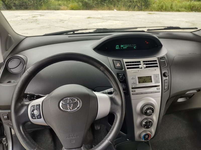 Toyota Yaris 1.4 D4D, снимка 11 - Автомобили и джипове - 46187641