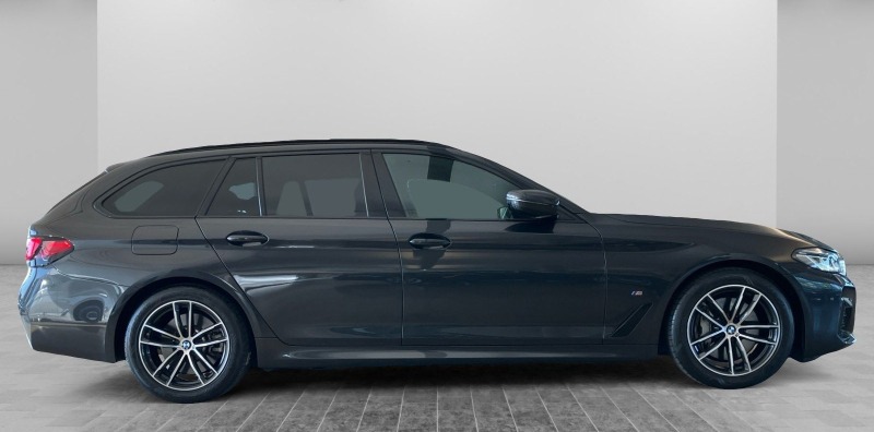 BMW 530 d xDrive Touring = M-Sport= Гаранция, снимка 4 - Автомобили и джипове - 46432795