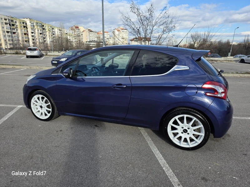 Peugeot 208 E-HDi, снимка 16 - Автомобили и джипове - 52951472