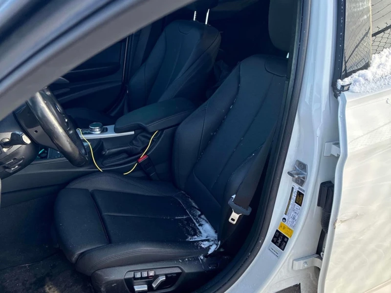 BMW 330 i xDrive 2018 * CARFAX * БЕЗ ПЪРВОНАЧАЛНА ВНОСКА, снимка 11 - Автомобили и джипове - 53215634