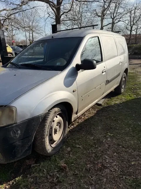 Dacia Logan, снимка 4 - Автомобили и джипове - 53007655