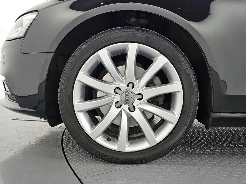 Audi A4 2.0 TDI Dynamic B8, снимка 5 - Автомобили и джипове - 53270021