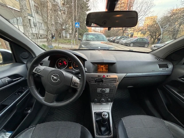 Opel Astra, снимка 12 - Автомобили и джипове - 53757659