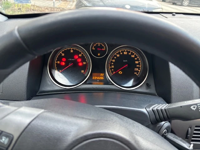 Opel Astra, снимка 13 - Автомобили и джипове - 53757659