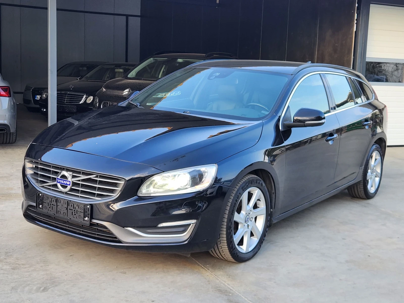 Volvo V60 2.0 D4 180 Momentum - изображение 3